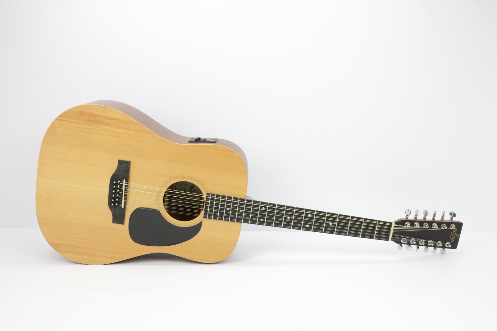 Sigma Guitars DM12E